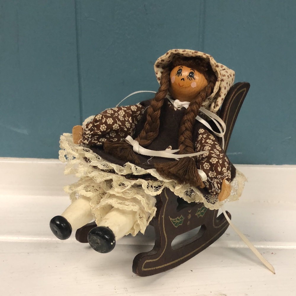 Vtg Clothespin 6” Doll Brunette Hair, Braids prairie Dress Pinafore chair Taiwan